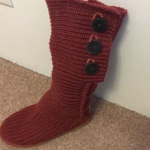 Size 8 ugh sweater boots